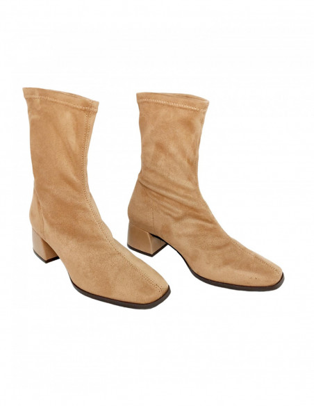 Daniela Vega botín 2322G