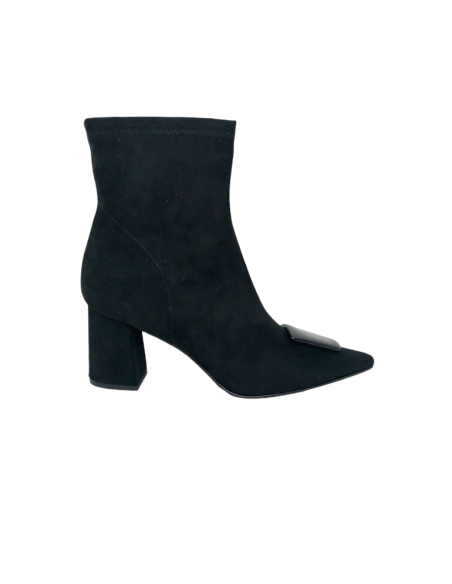 Daniela Vega botín 2518C