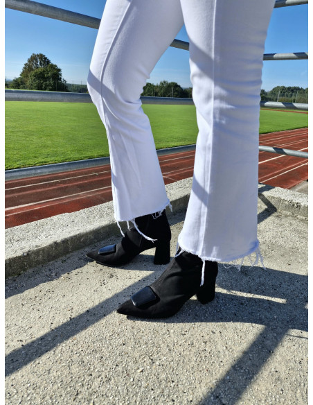 Daniela Vega botín 2518C