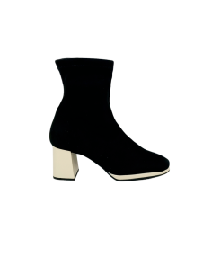 Daniela Vega botín 2512V