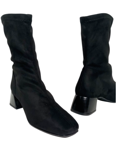 Daniela Vega botín 2322G